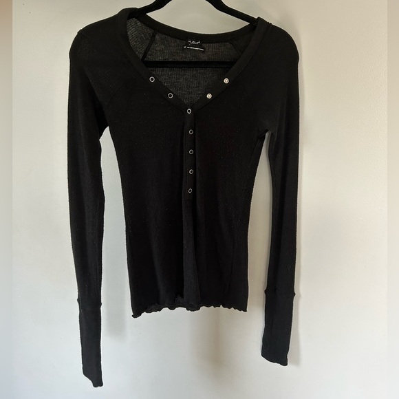 Urban Outfitters Tops - Urban outfitters long sleeve black womens small